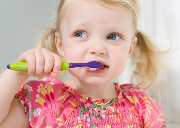 刷牙感覺痠痛 牙齦萎縮治療要及時