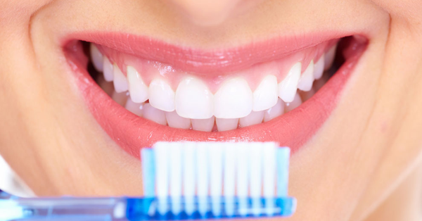 蛀牙影響外觀、生長　口腔保健４要點
