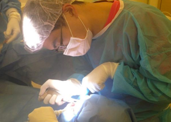 植牙比照開顱手術規格　3D手術導航控制手術風險