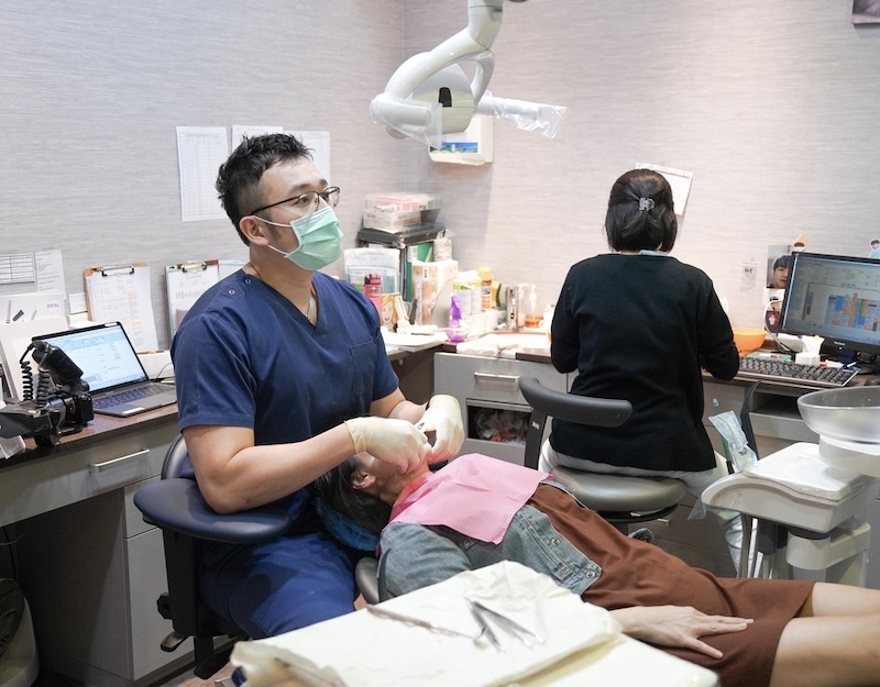 牙齒美白-居家美白-台北牙醫-推薦-悅庭牙醫-診療過程-2-瑪姬