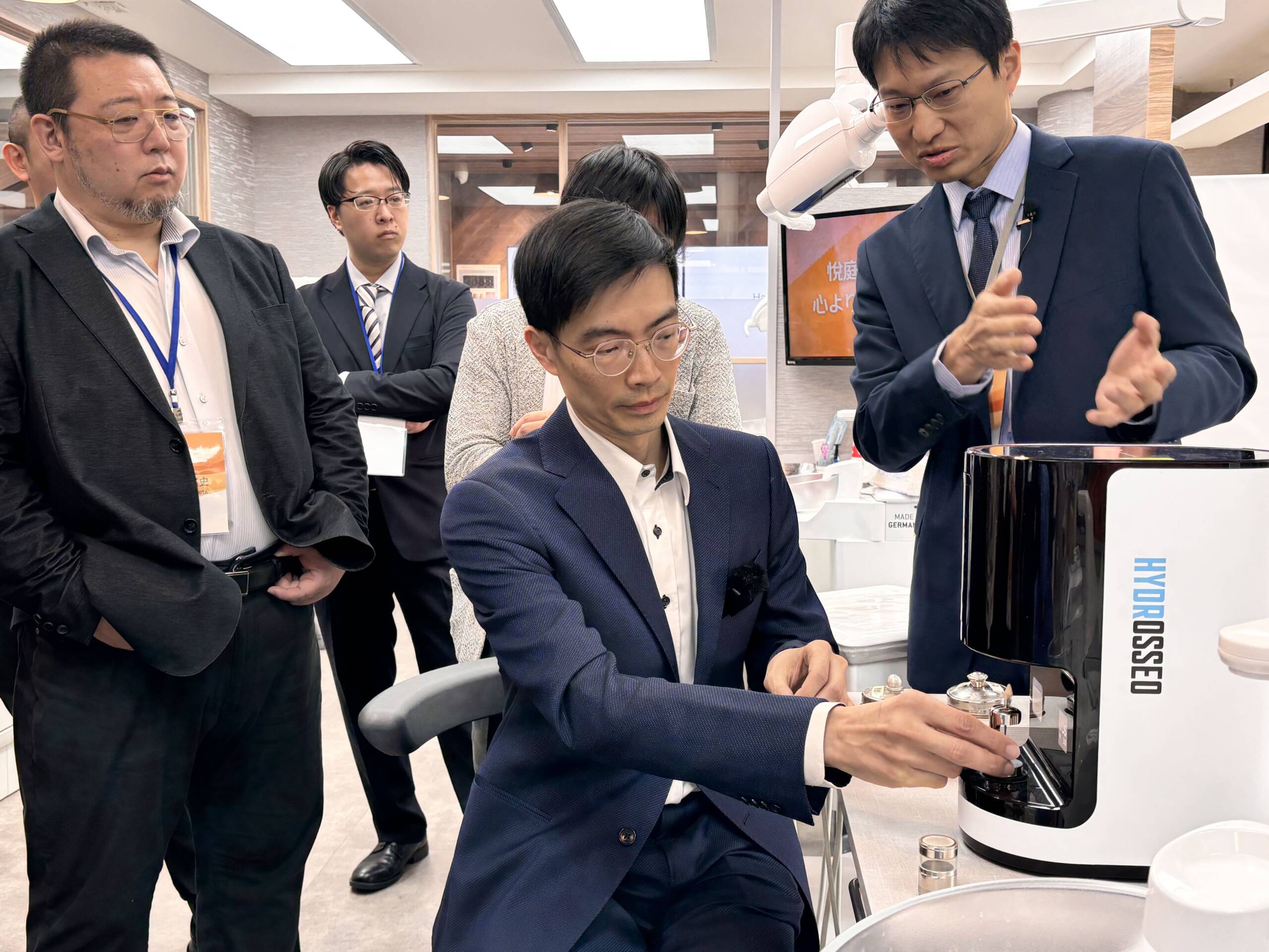 曹皓崴院長示範HydroOsseo親水儀操作 曹皓崴院長示範HydroOsseo親水儀操作